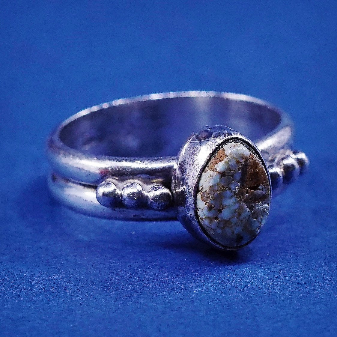 Size 7.25, vtg John Delvin Sterling silver handmade ring, 925 w/ turquoise