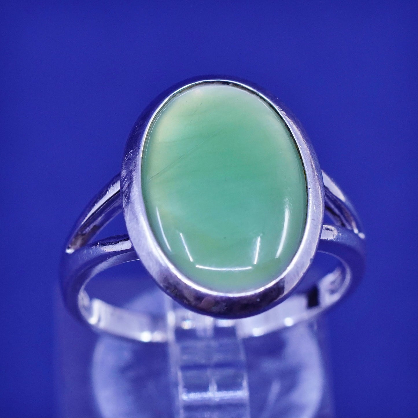 Size 8, vintage Sterling 925 silver handmade ring with green mother of pearl