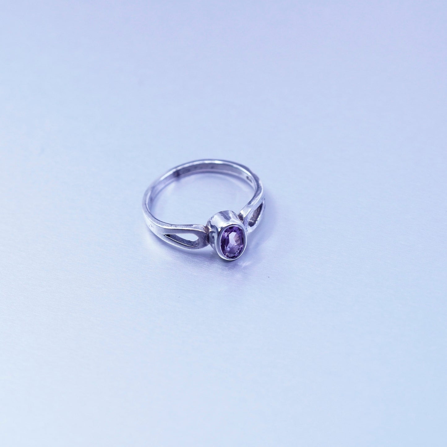 Size 6, vintage Sterling 925 silver handmade ring with amethyst