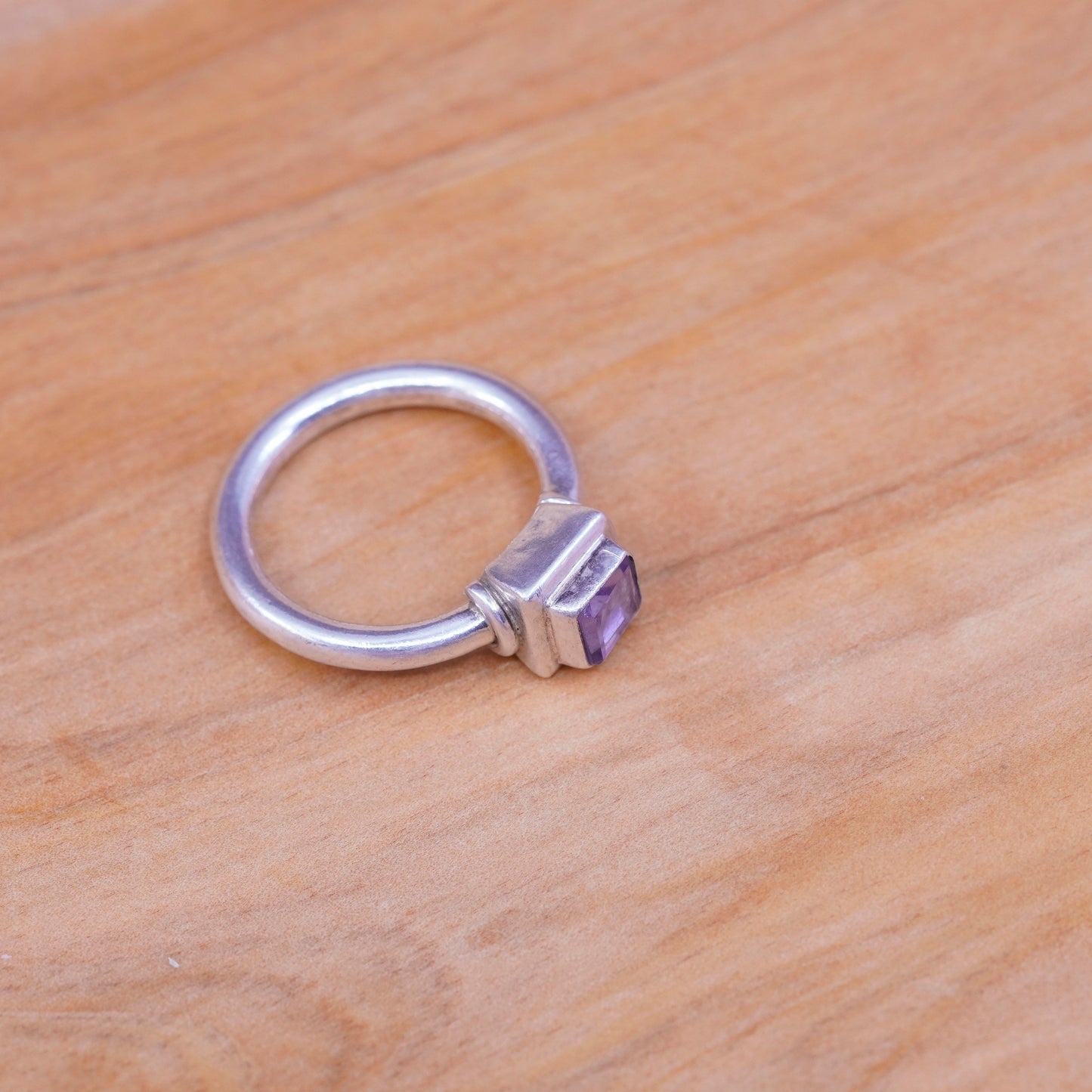 Size 8, vintage Sterling 925 silver handmade band ring with square amethyst