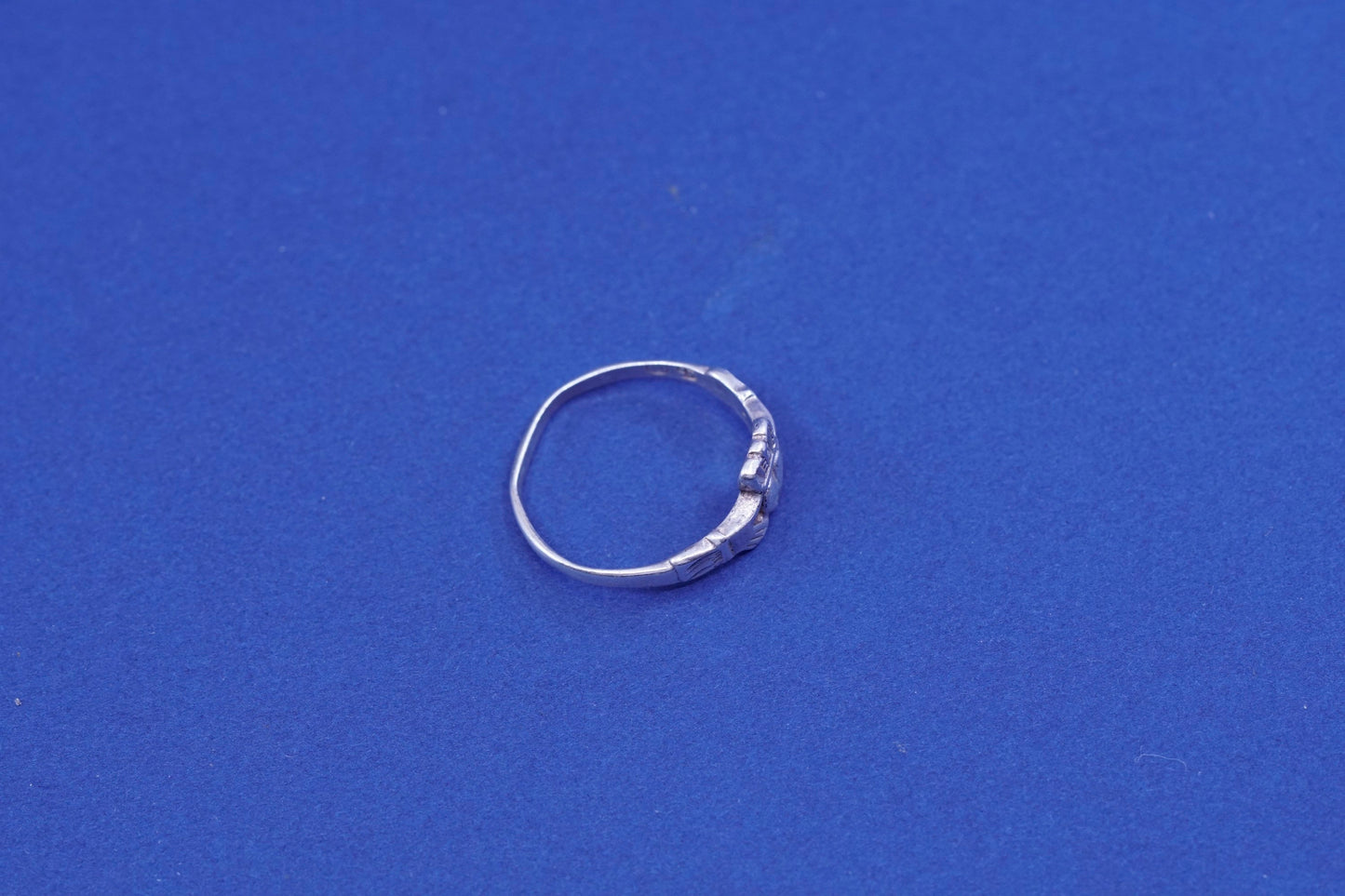 Size 6.5, Vintage sterling silver claddagh ring, holding heart 925 silver band