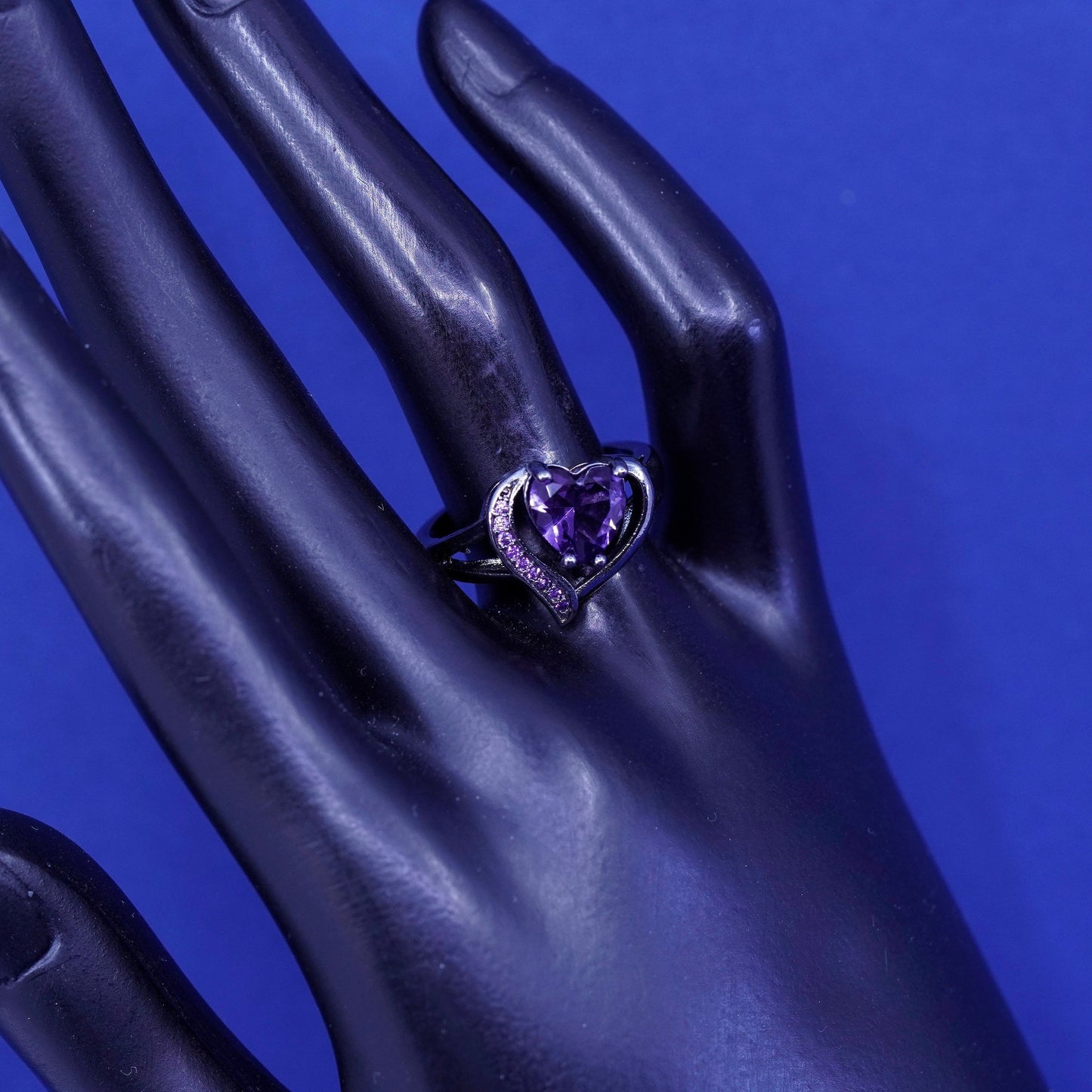 Size 8, vintage Sterling 925 silver handmade oxidized ring with heart amethyst