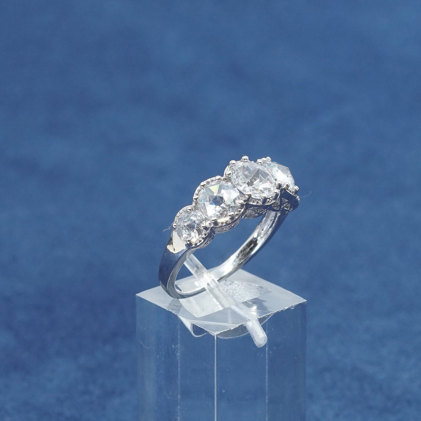 Size 8.5, vtg Sterling silver ring, 925 band w/ clear cz