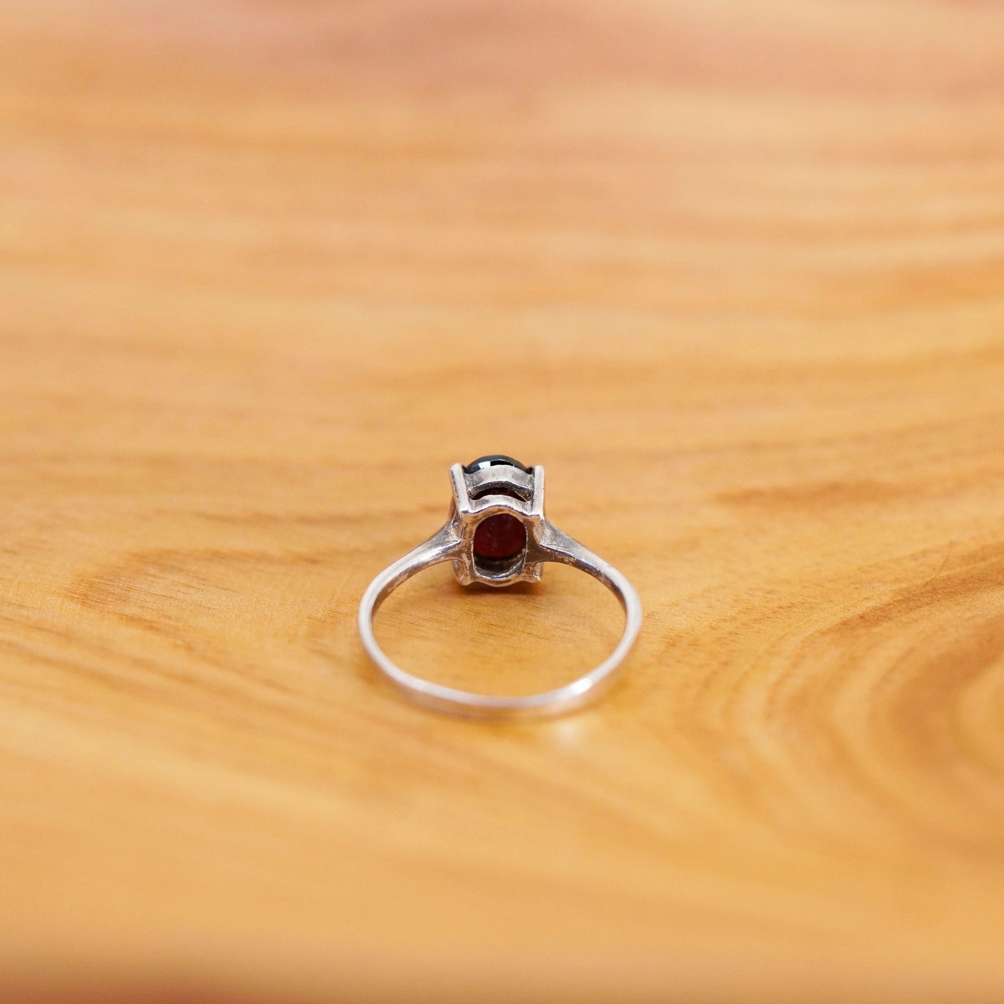 Size 6, size adjustable. vintage Sterling 925 stackable ring with oval garnet