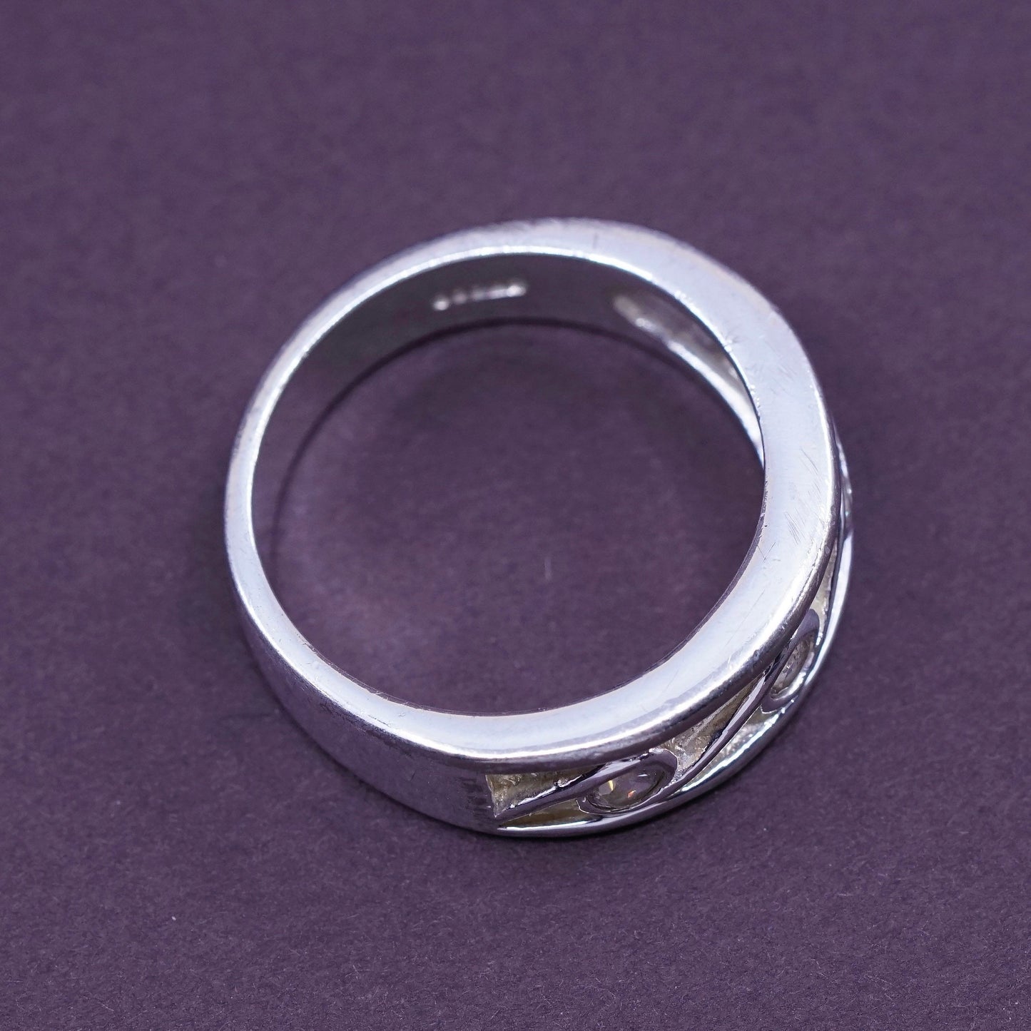 Size 9, vtg handmade Sterling 925 silver ring with round cz and swirl embossed