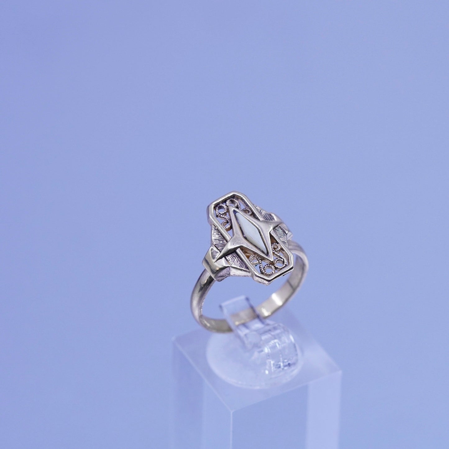Size adjustable, Sarah Coventry gold tone filigree ring