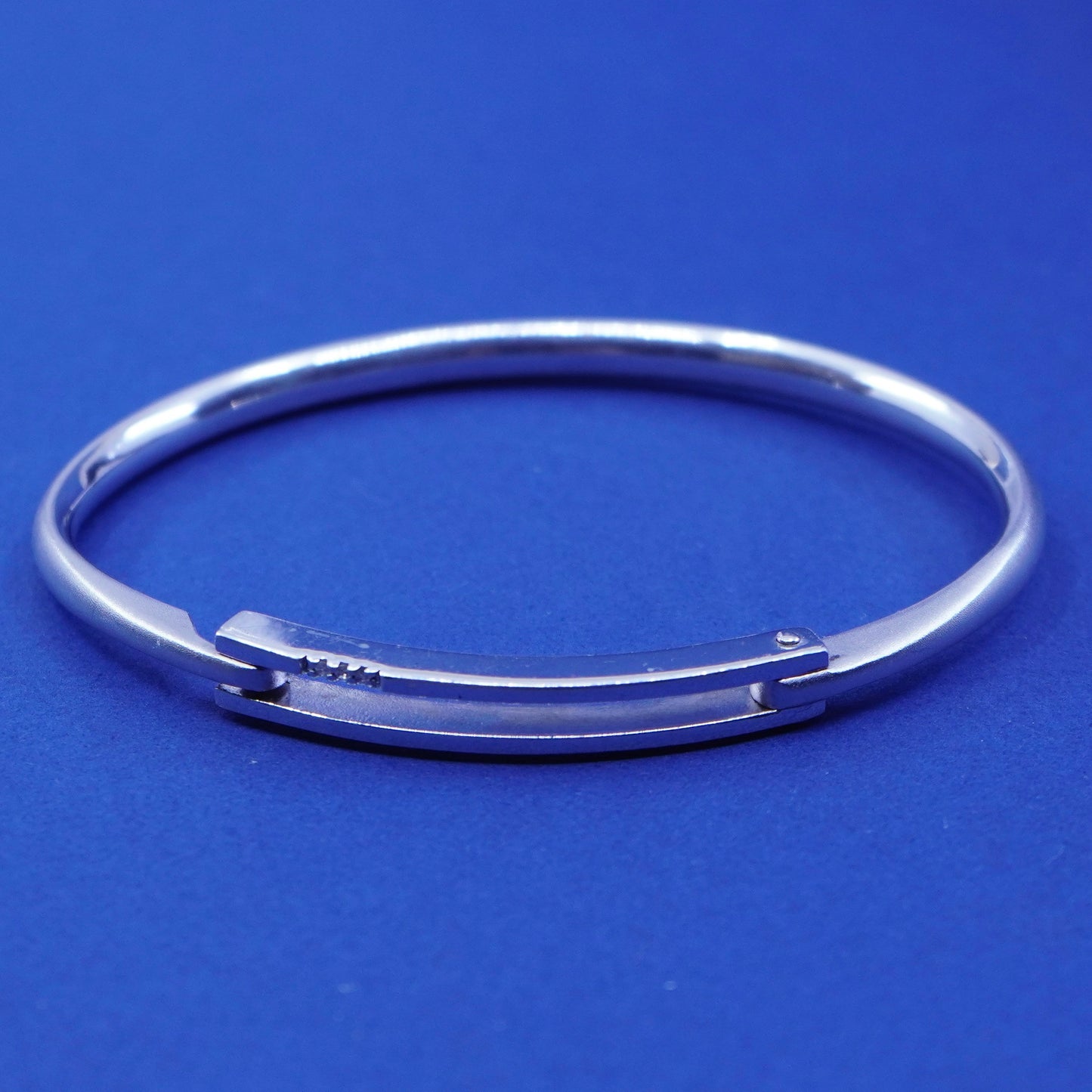 7.5”, HDC Italy Sterling silver bracelet, 925 matted glitter bangle w/ diamond