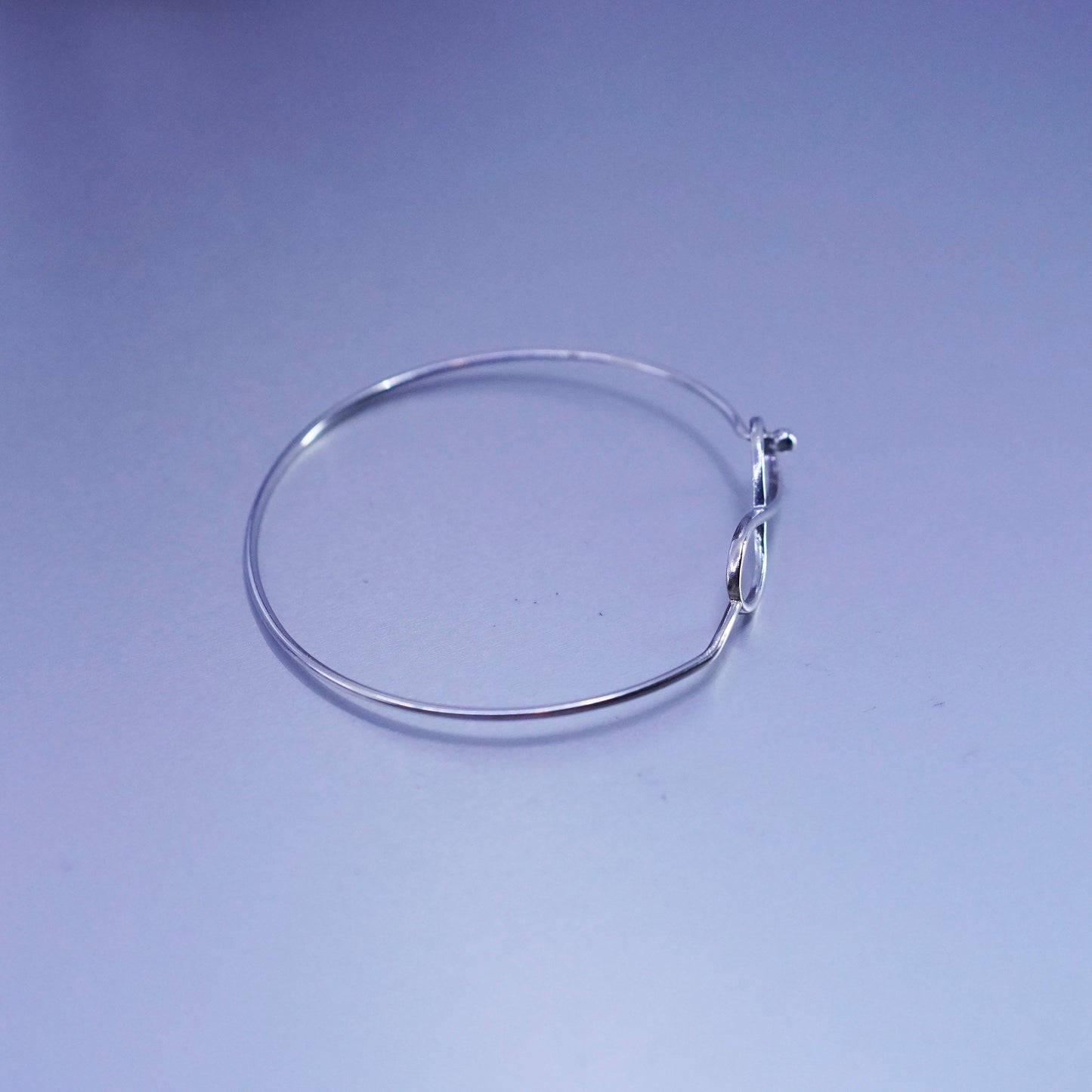 7.5”, vtg Sterling 925 silver handmade bracelet, infinity loop hinged bangle