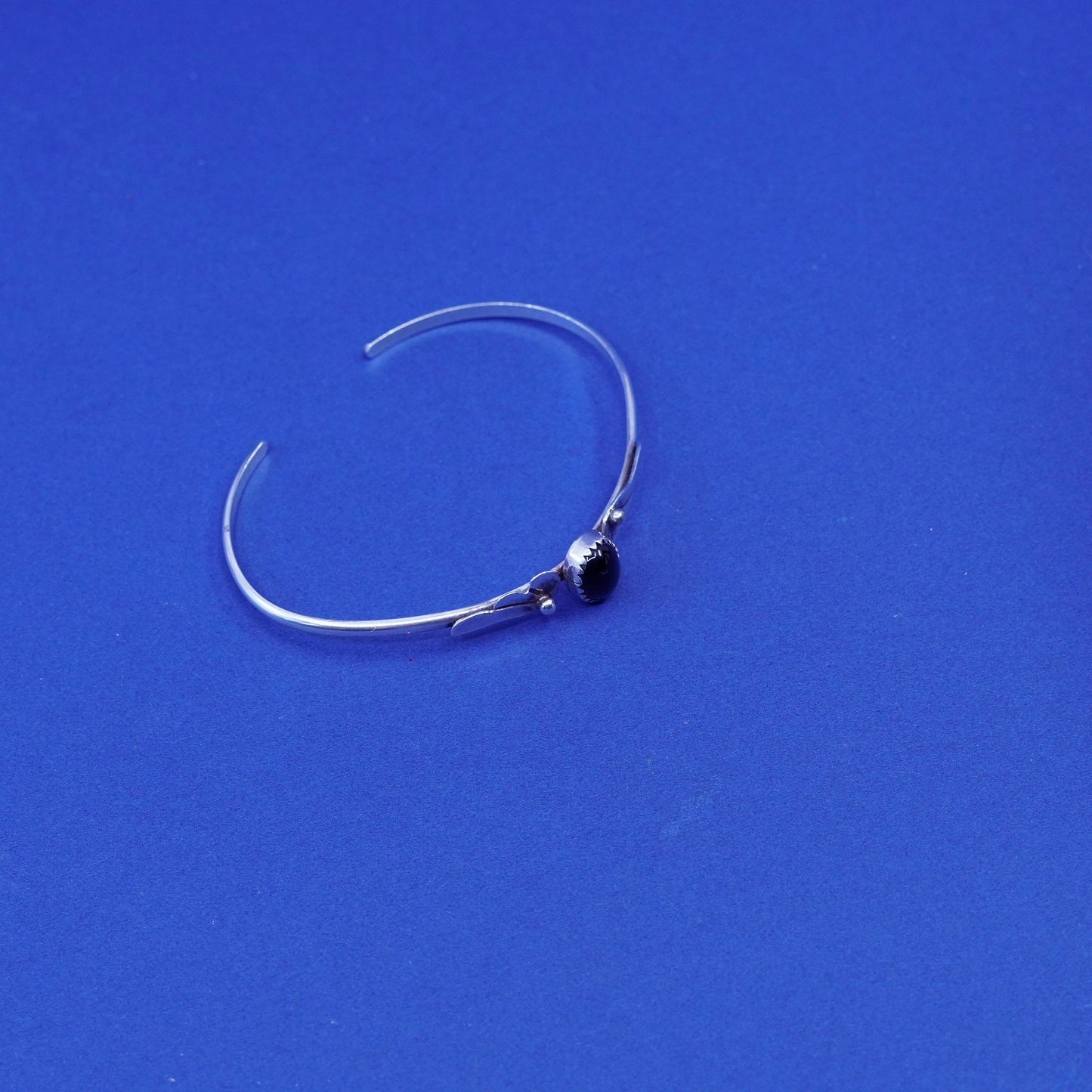 6.25”, Native American TT Sterling silver bracelet, 925 cuff w/ obsidian leaves