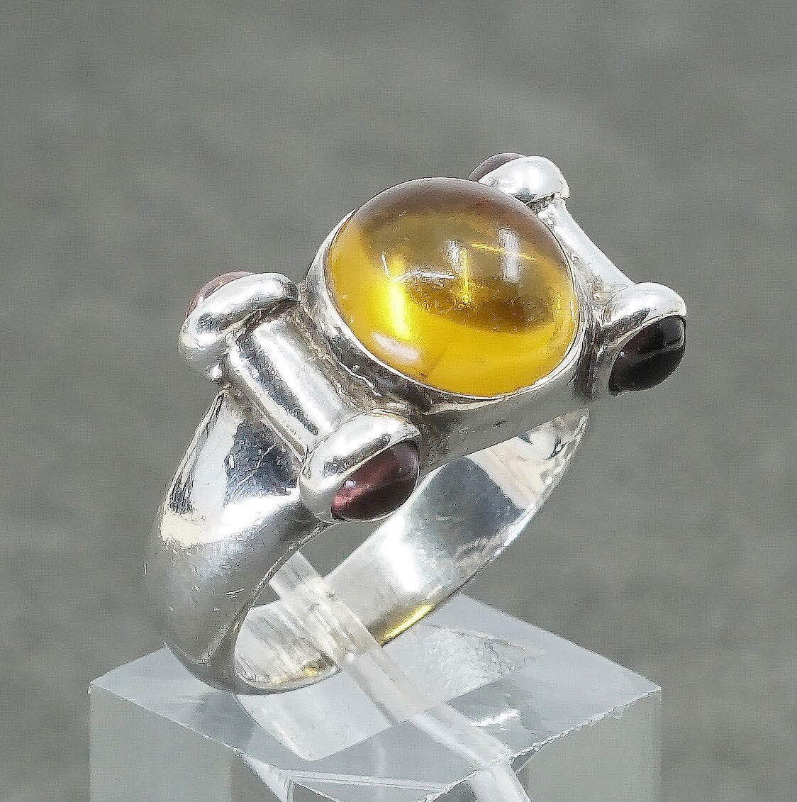 sz 8.5, Sterling silver handmade ring, 925 w/ oval citrine,