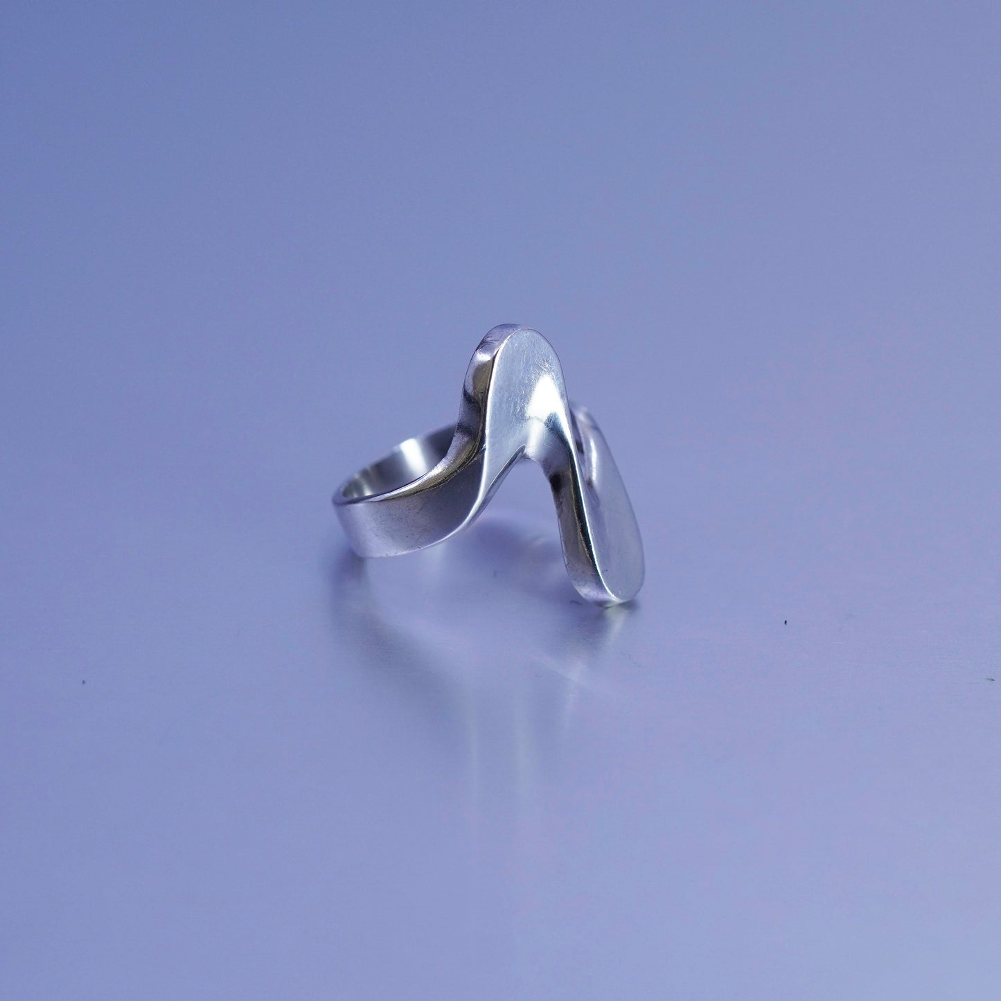 Size 8.5, vintage southwestern Sterling 925 silver ribbed ring, band