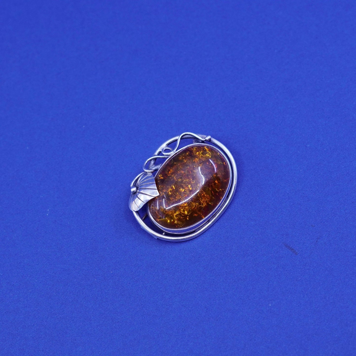 Vintage Sterling 925 silver handmade brooch with oval amber and leaf