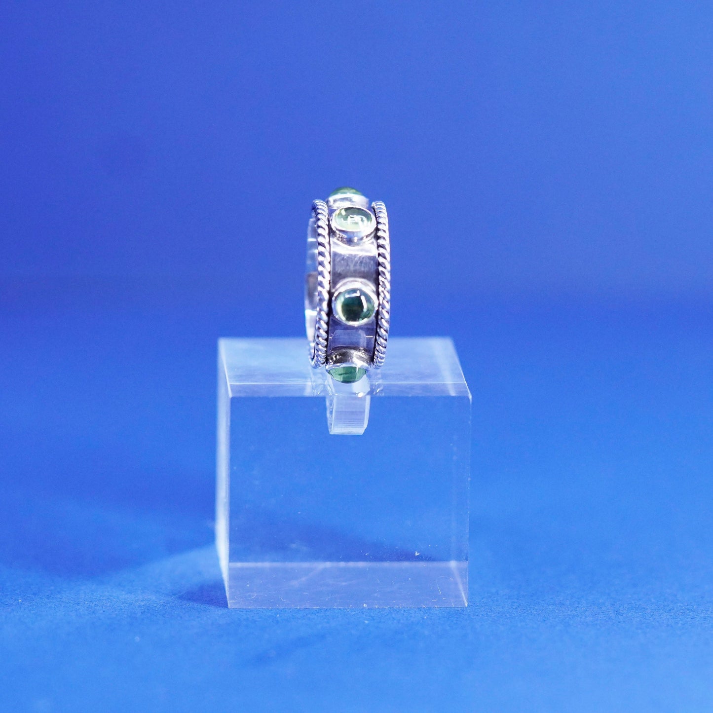 Size 7.5, vintage GeoArt sterling silver handmade band 925 spinner ring peridot