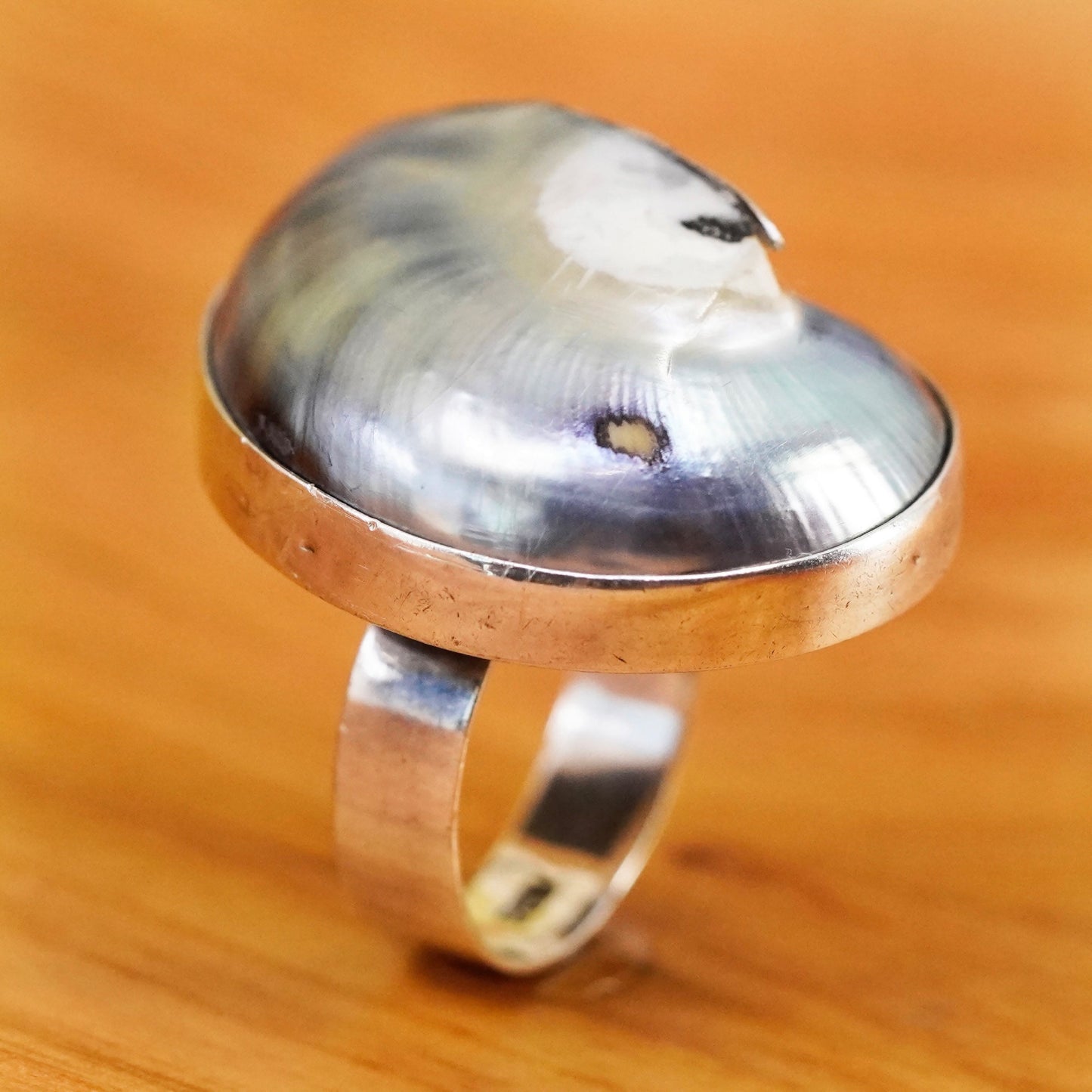 Size 7.5, vintage Sterling 925 silver handmade ring with fossil shell
