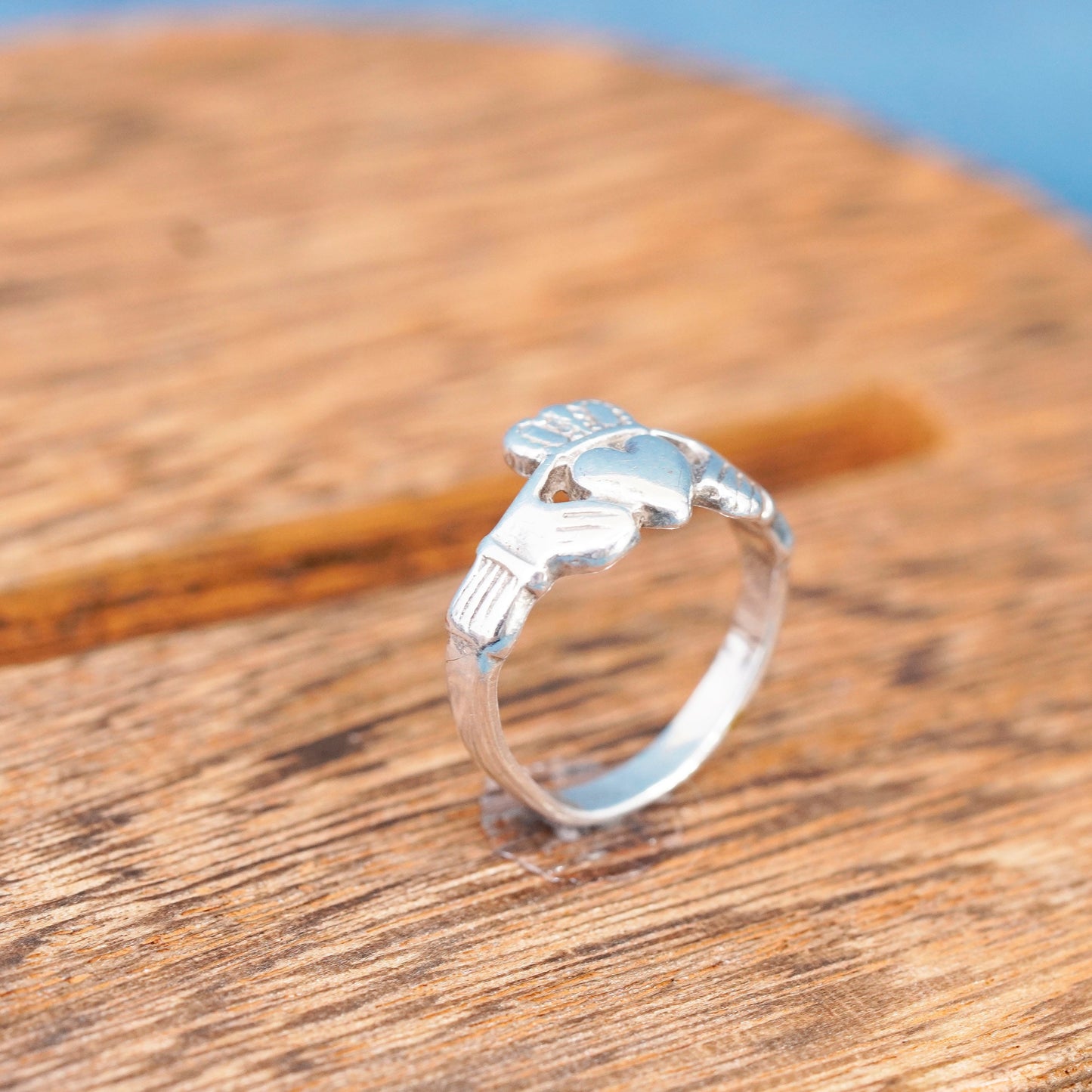 Size 4.25, Vintage sterling silver claddagh ring, holding heart 925 band