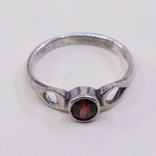 Sz 6.25, Vtg Modern Sterling 925 Silver Ring W/ Oval ruby, stamped 925