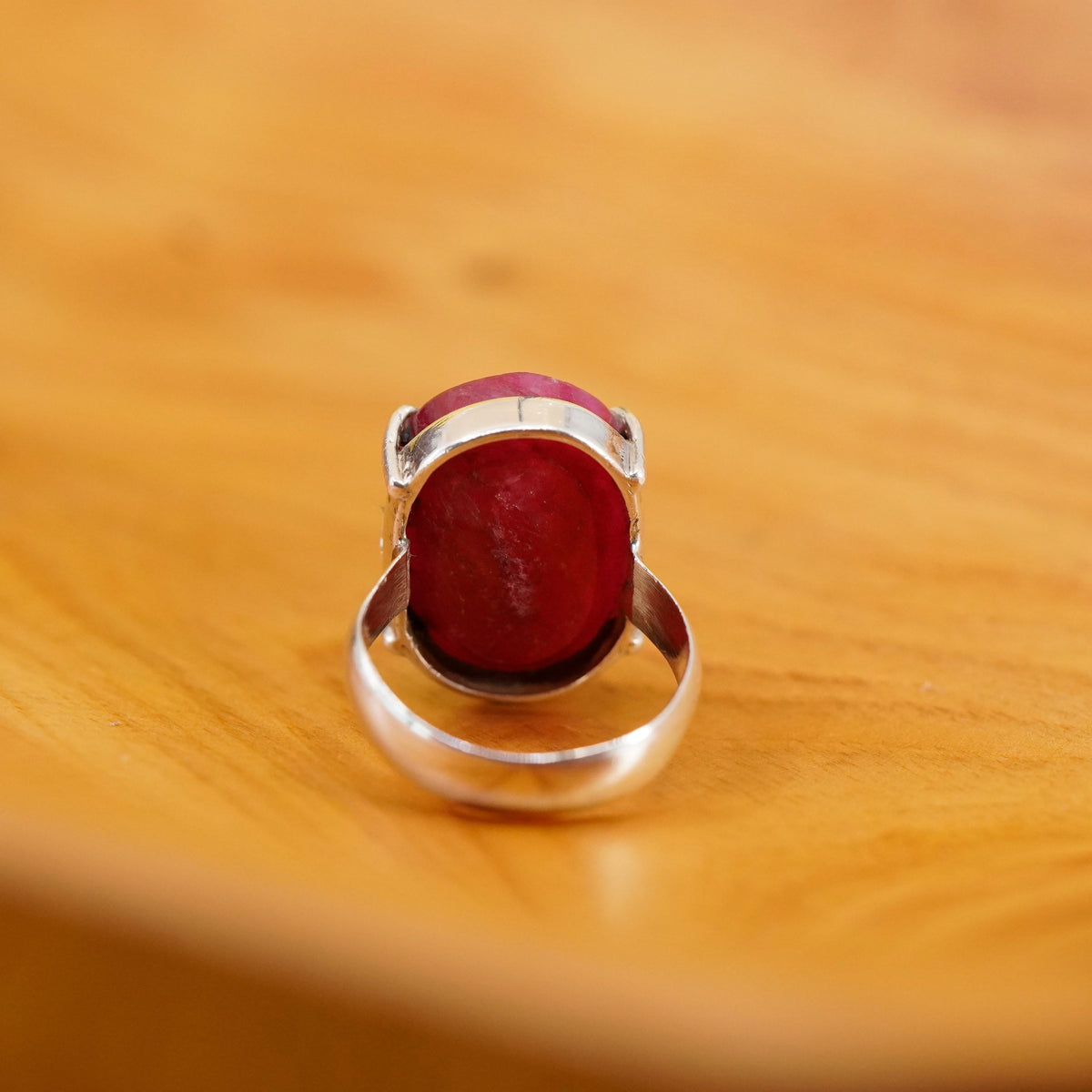 Size 6.25. vintage Sterling 925 silver ring with oval Indian ruby