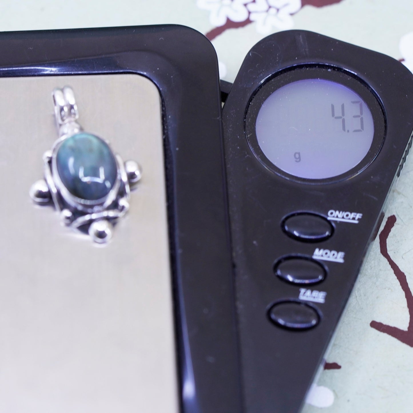 Vintage Nepal Sterling 925 silver handmade pendant with oval labradorite