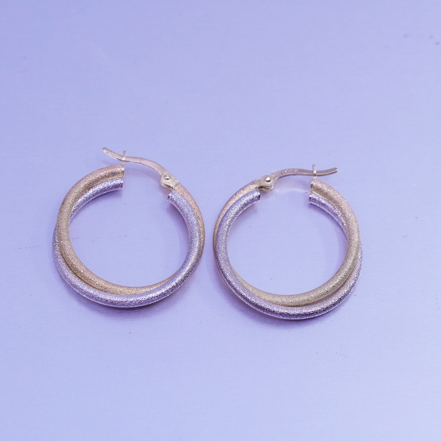 1” 3.3g, 14K 585 yellow gold white gold entwined matte hoops, huggie earrings