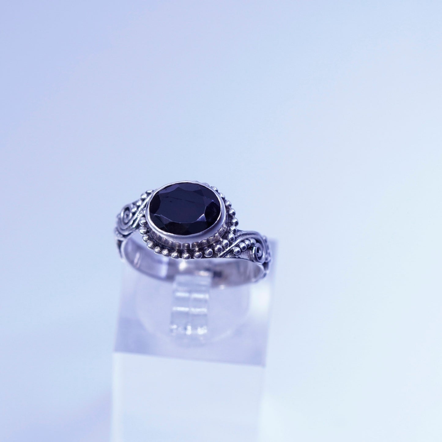 Size 7.25, vintage bali Sterling 925 silver handmade ring w/ sapphire and beads