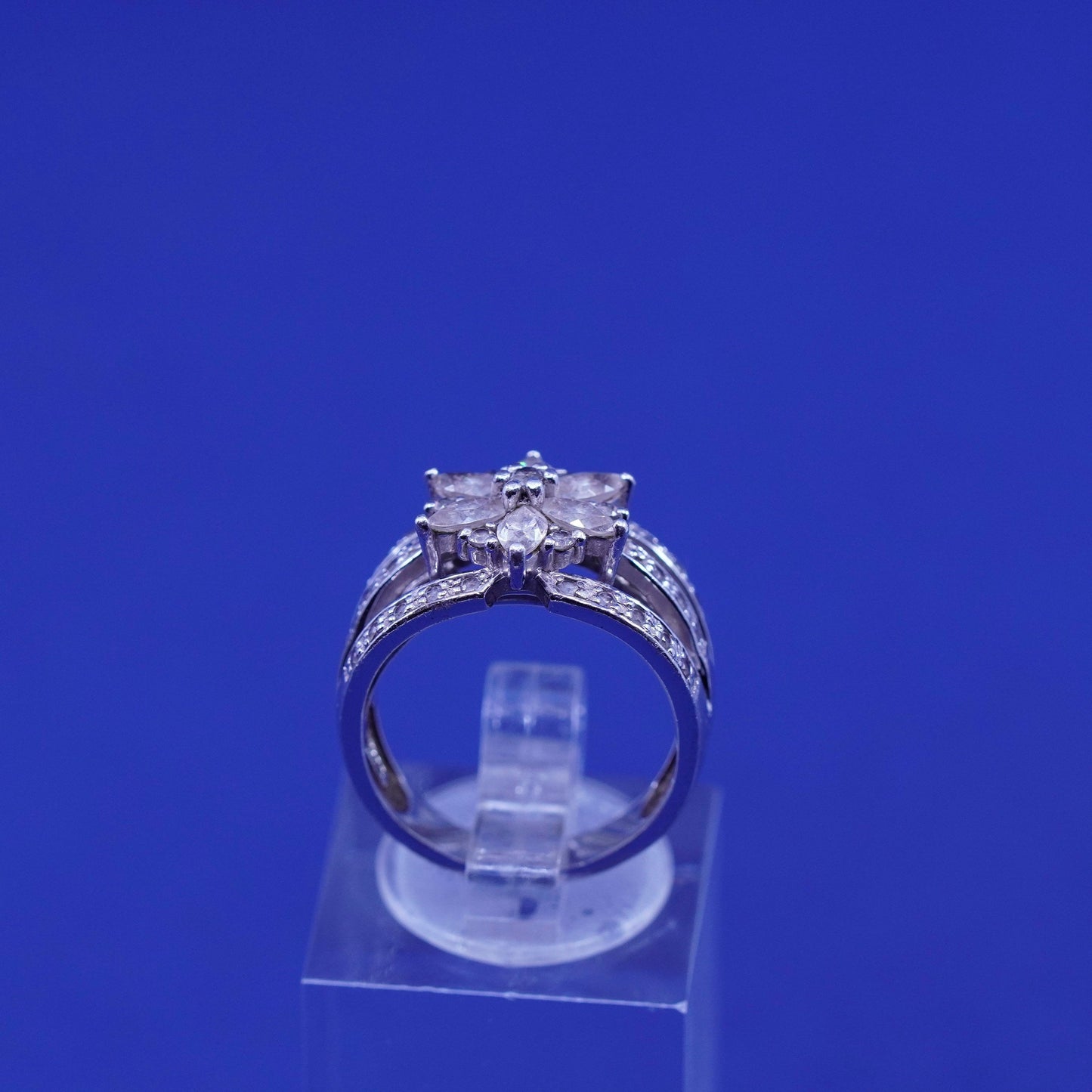 Size 5, vintage Sterling 925 silver snowflake flower ring w/ cluster Cz around