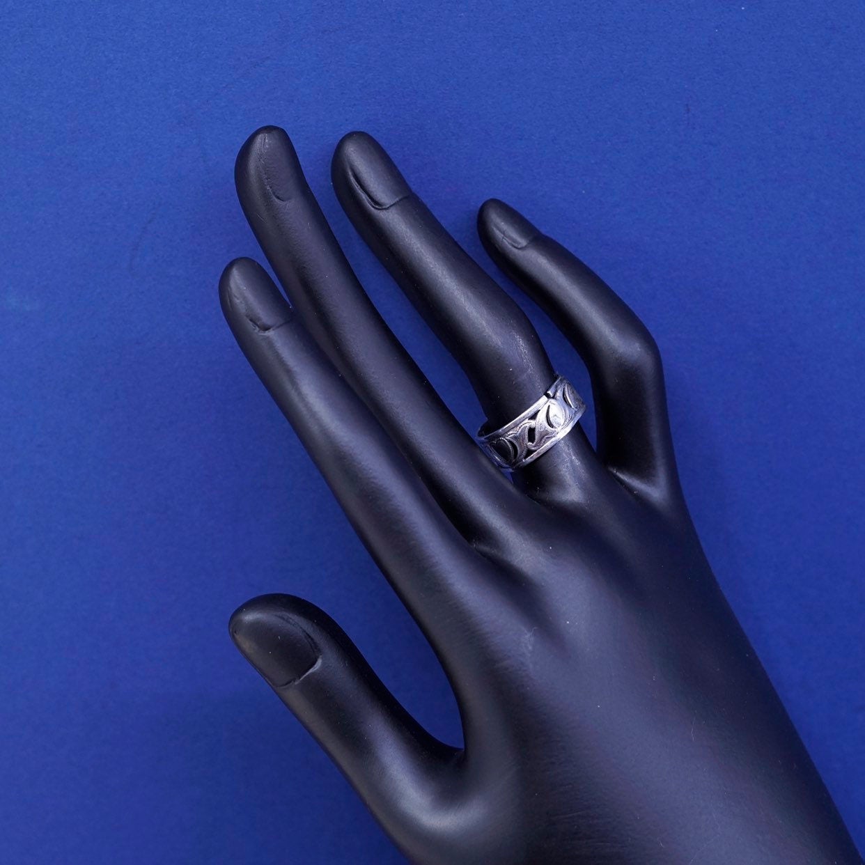 Size 5.75, vtg sterling silver handmade ring, 925 heart band, stamped sterling