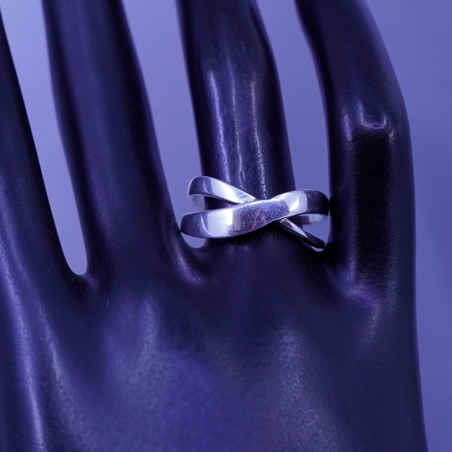 Size 9, vintage southwestern Sterling 925 silver wedding entwined ring, band