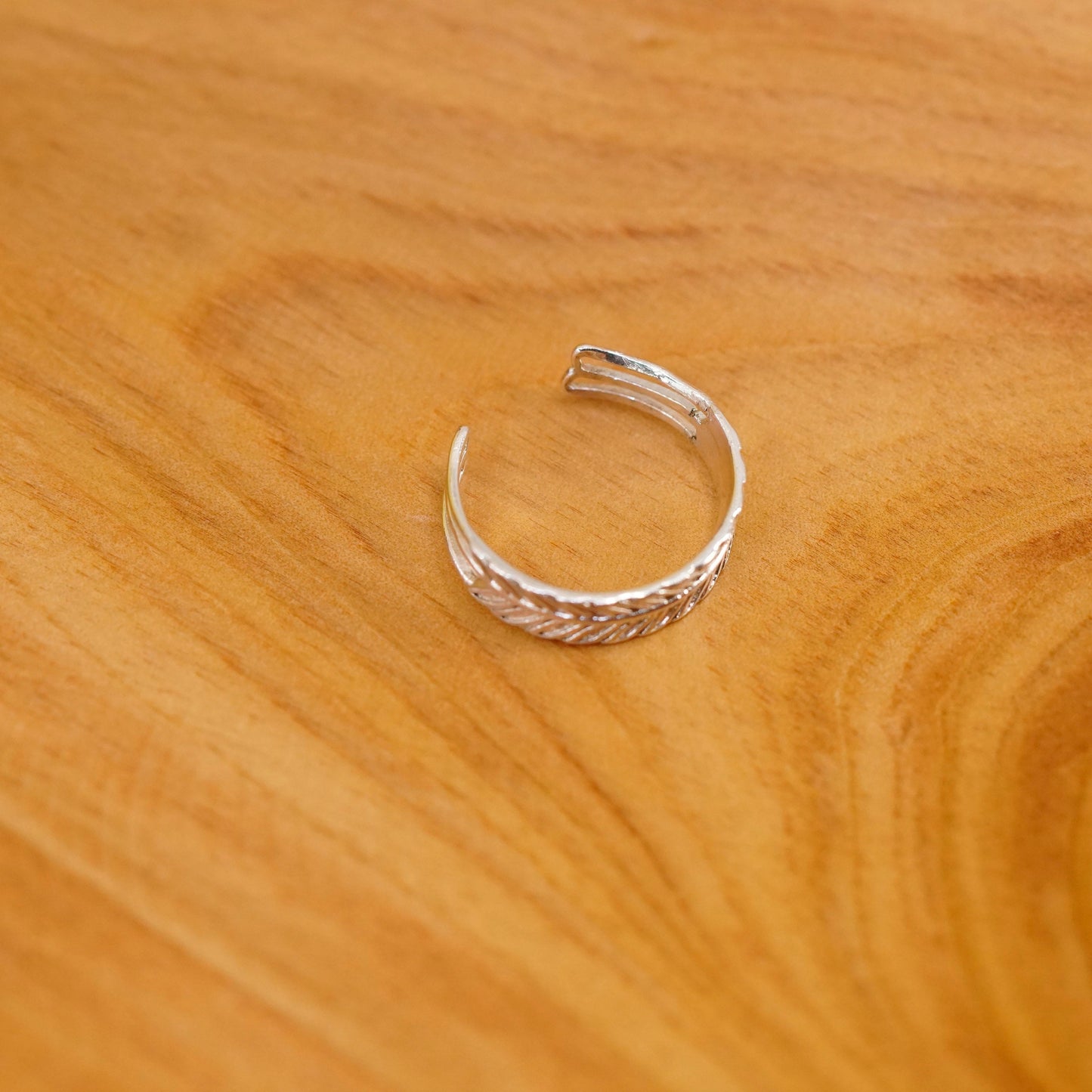 Size 4.25, vintage Sterling silver handmade ring, 925 feather open band