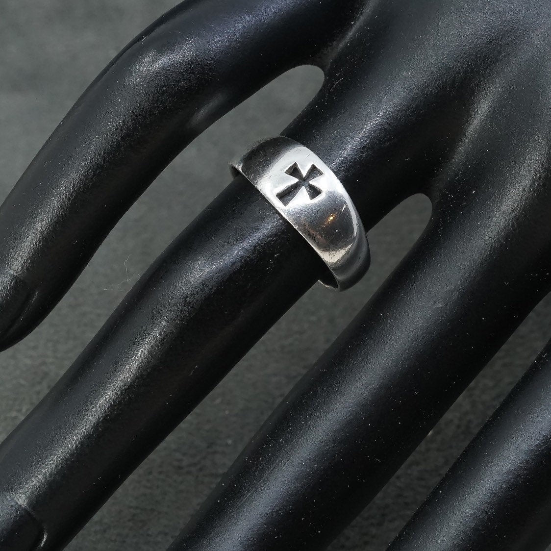 Size 6.25, vtg Sterling silver handmade ring, 925 band w/ cross