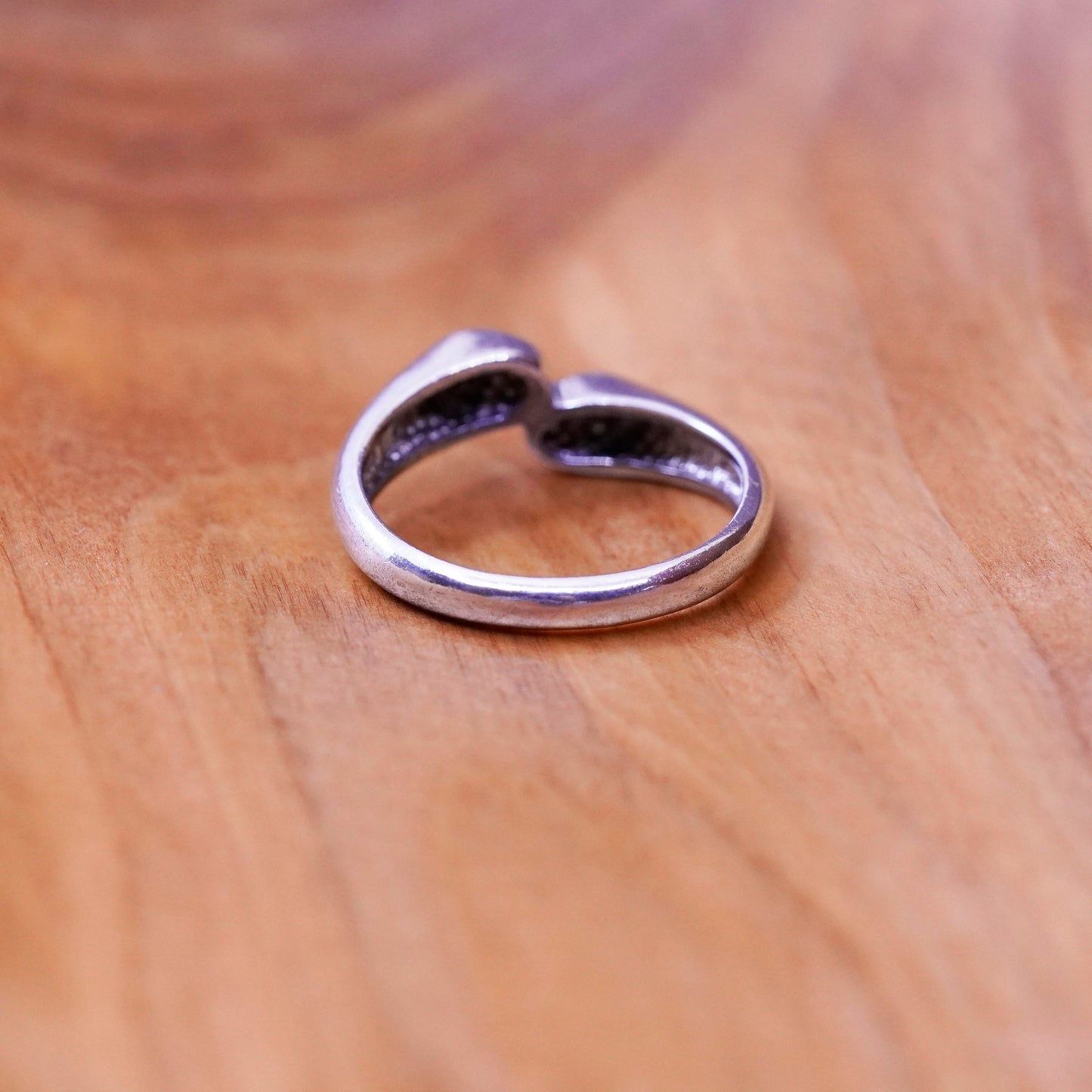 Size 7.25, vintage sterling 925 silver ring with genuine diamond inlay