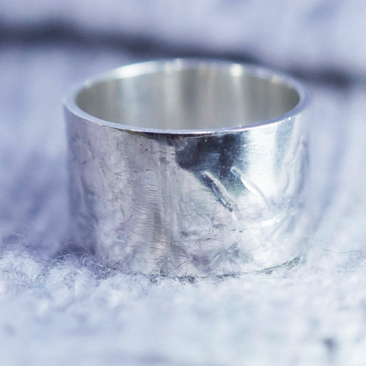Size 7.75, vintage southwestern Sterling 925 silver ring, wide hammered band