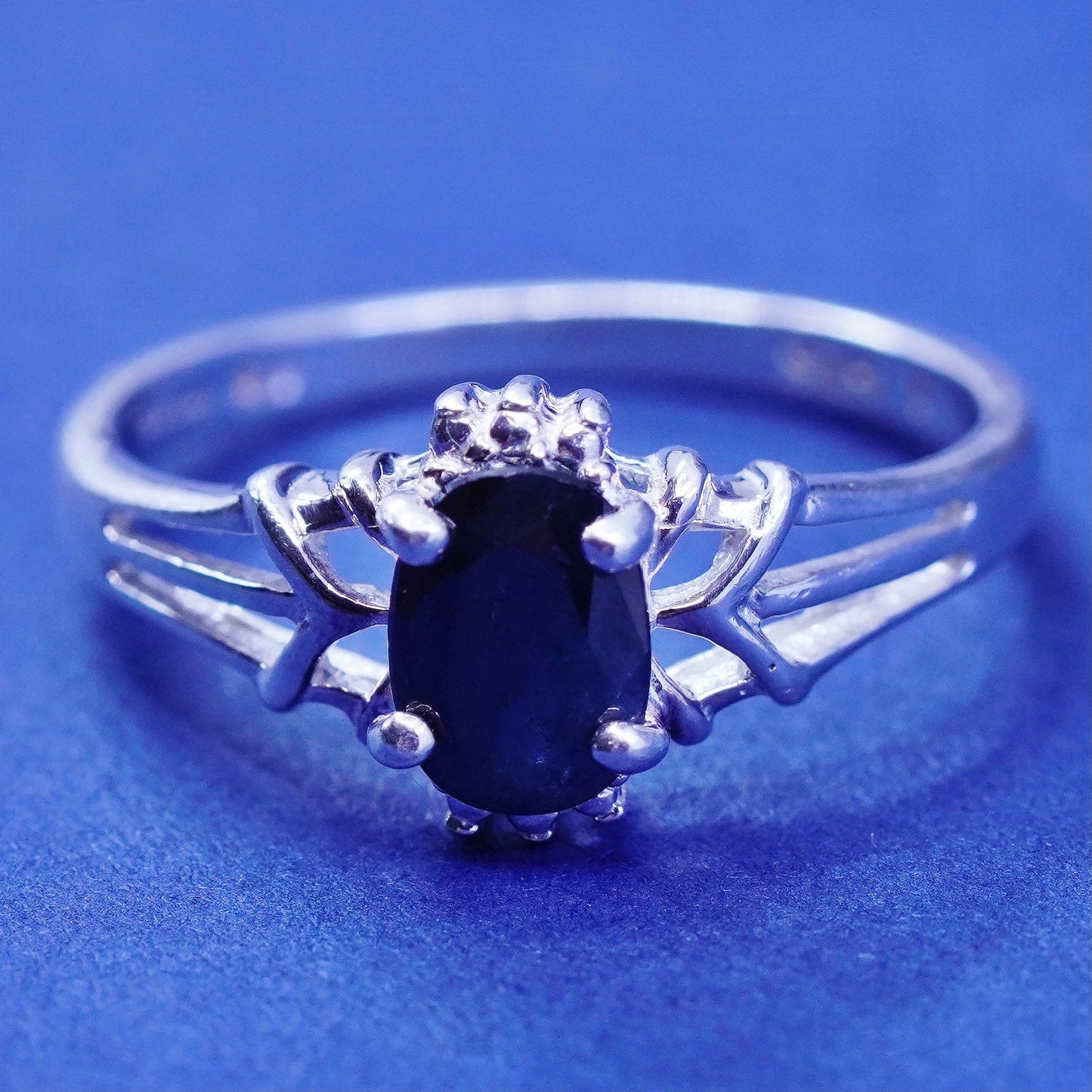 Size 7.25, vintage Sterling 925 silver handmade ring with sapphire