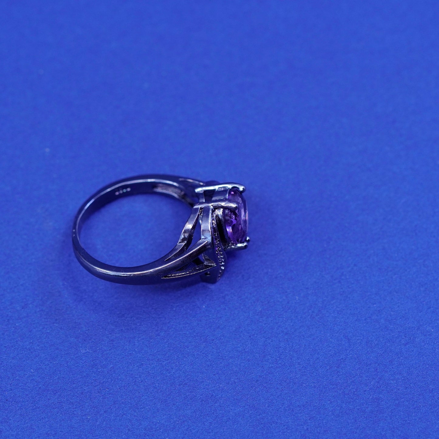 Size 8, vintage Sterling 925 silver handmade oxidized ring with heart amethyst