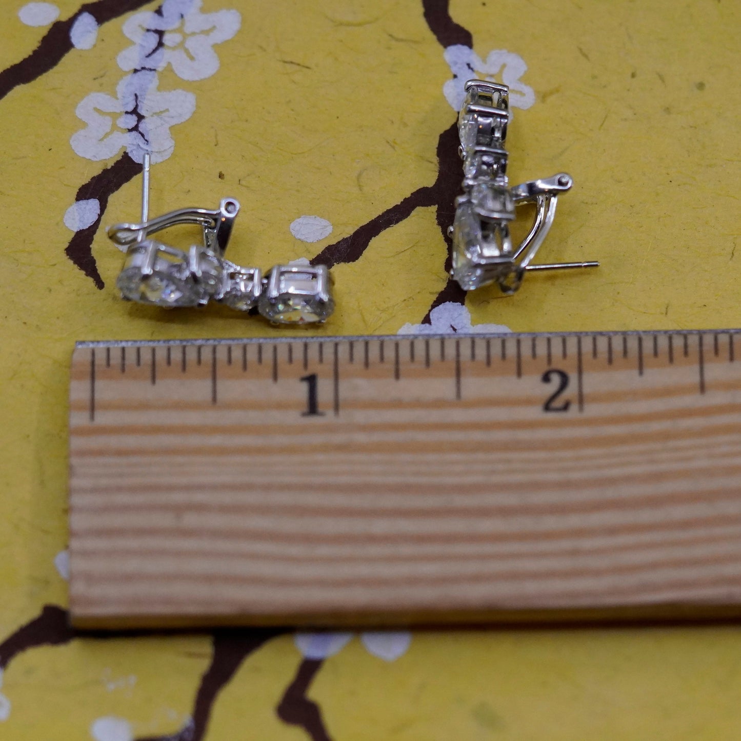 Vintage Elegant Sterling 925 silver earrings with teardrop cz