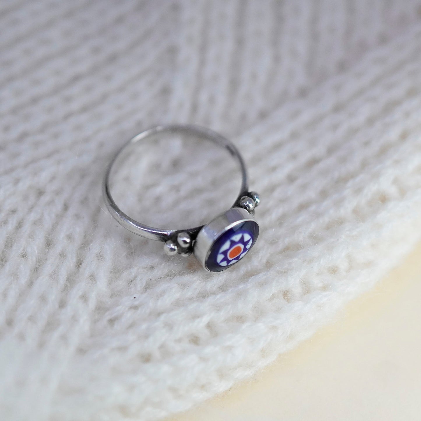 Size 6.5, vintage sterling 925 silver handmade ring w/ blue dots glass