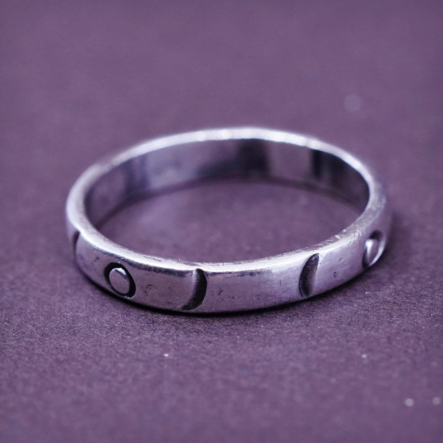 Size 5, vtg sterling silver handmade ring, 925 stackable band embossed circle