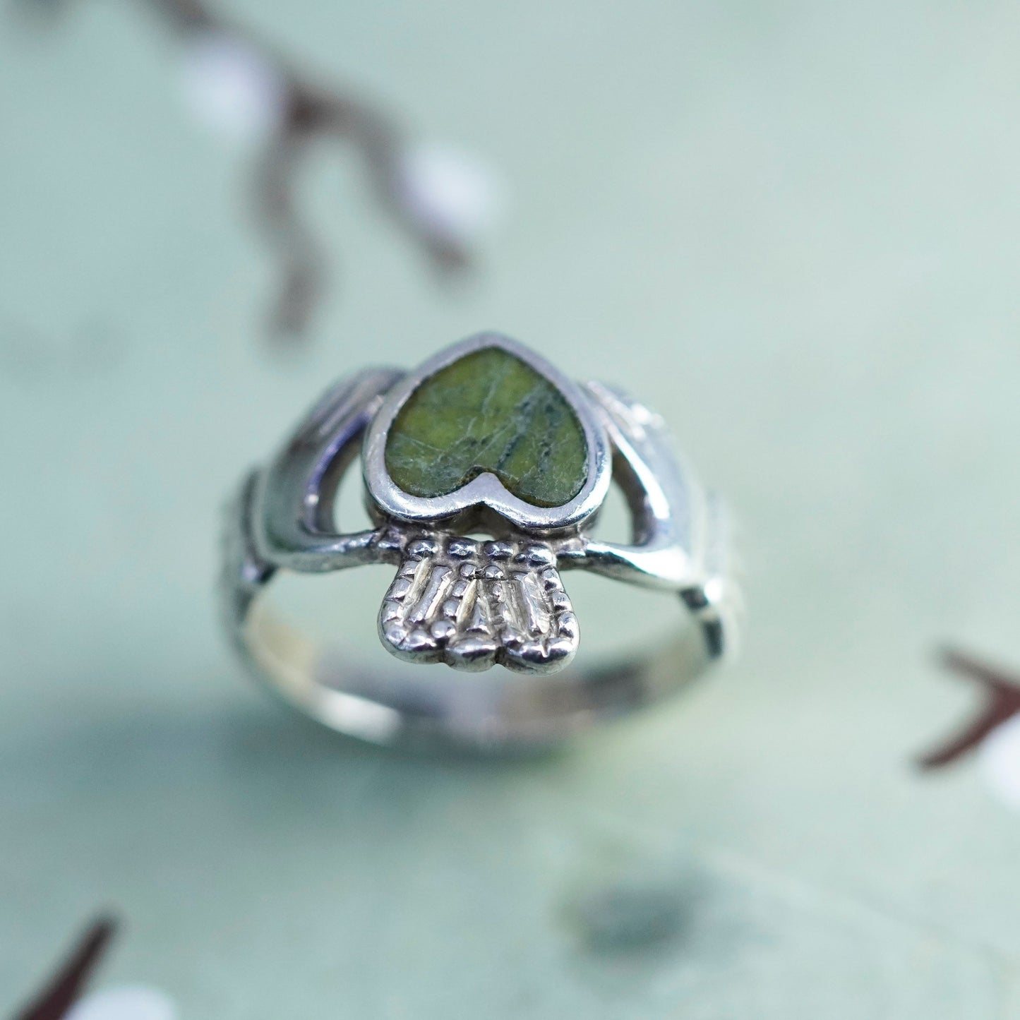 Size 9, VTG sterling 925 silver claddagh ring, holding connemara marble heart
