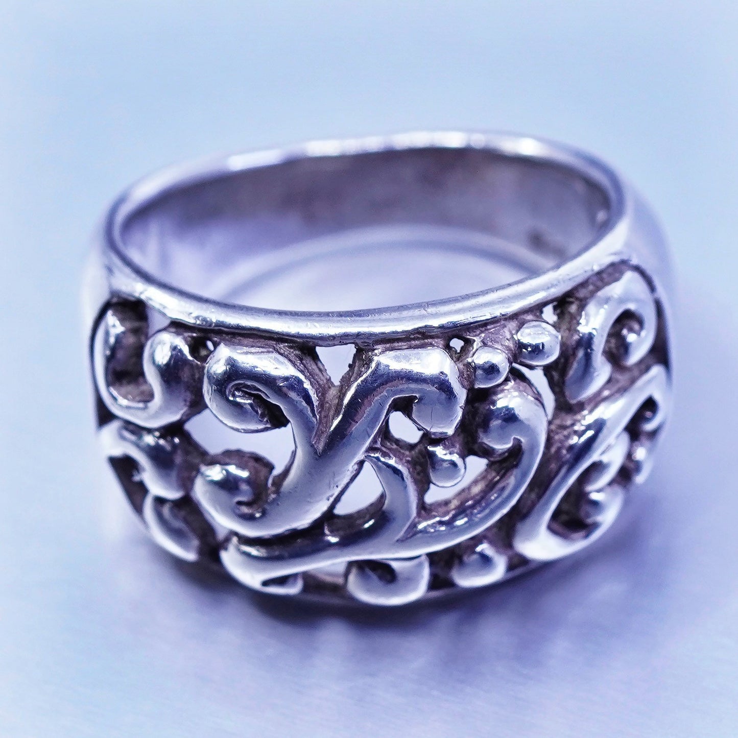 Size 7.75, vintage Sterling 925 silver handmade ring, modern swirly band