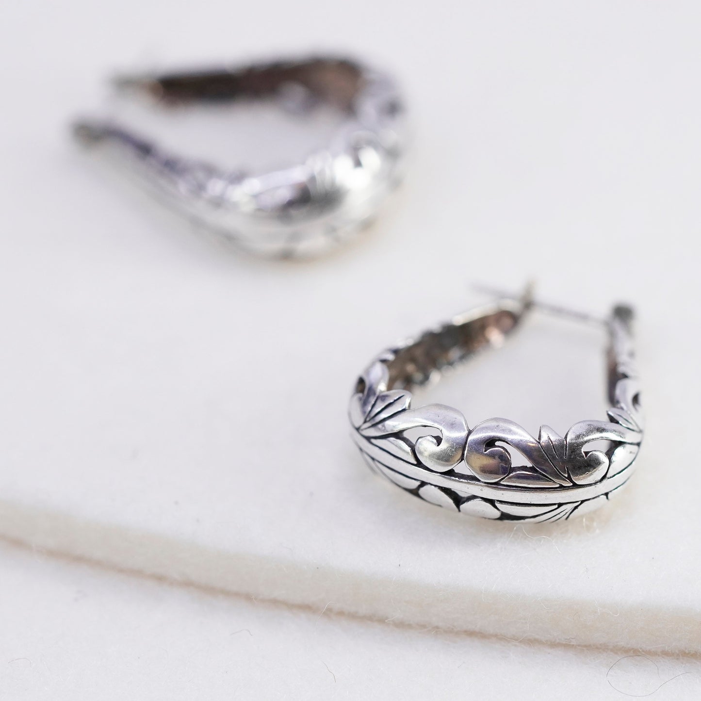 0.75”, vintage Jezlaine Sterling silver filigree hoop earrings, 925 huggie