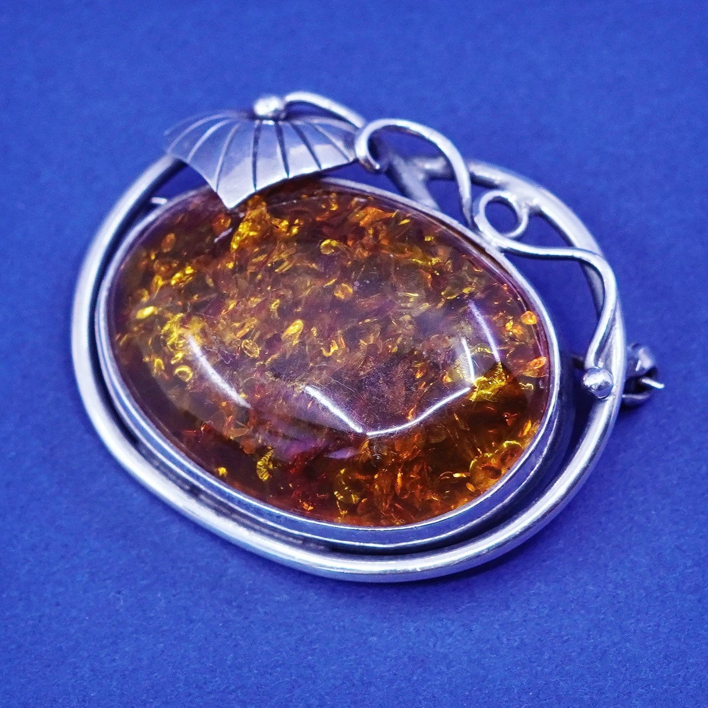 Vintage Sterling 925 silver handmade brooch with oval amber and leaf