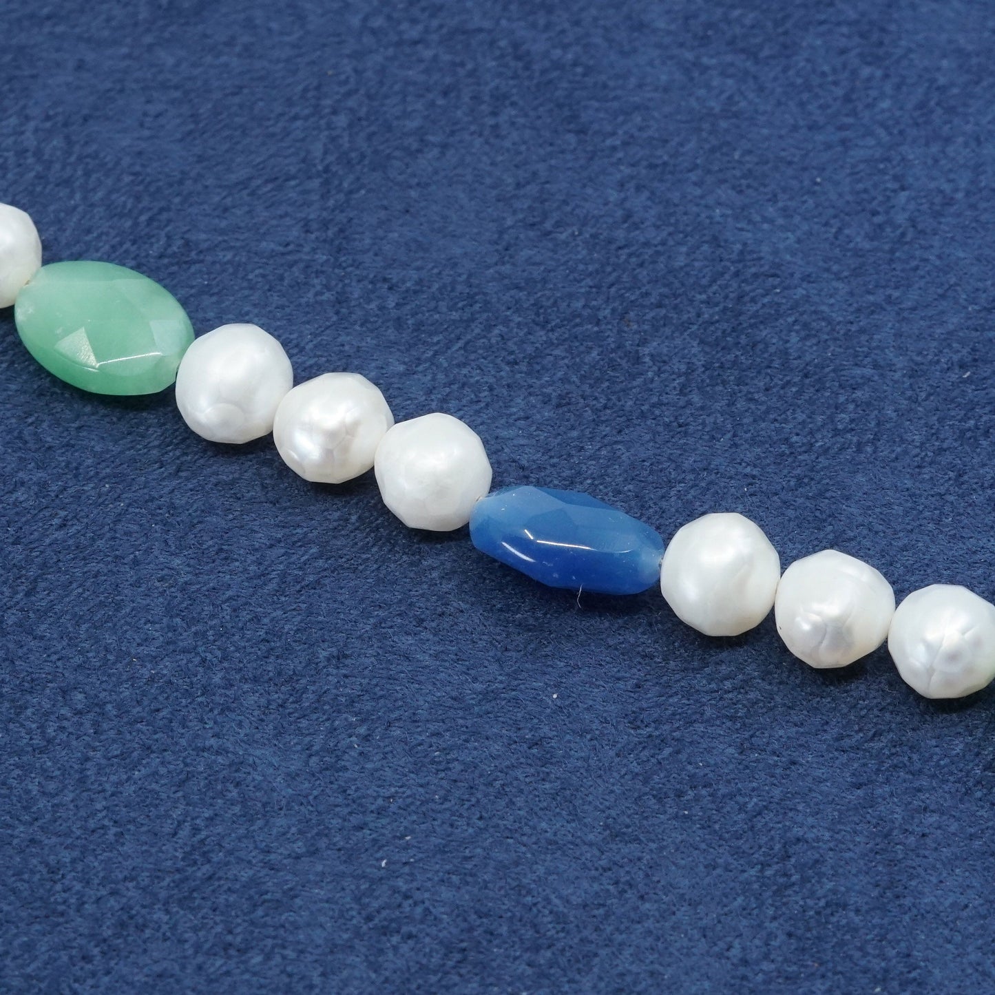 7.5", sterling silver handmade bracelet, pearl w/ jade beads N toggle closure