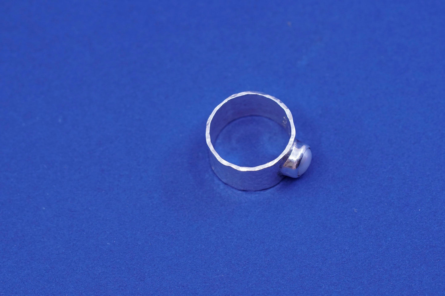 Size 7, vintage KK AXA hammered textured Sterling 925 Silver Pearl ring with pearl