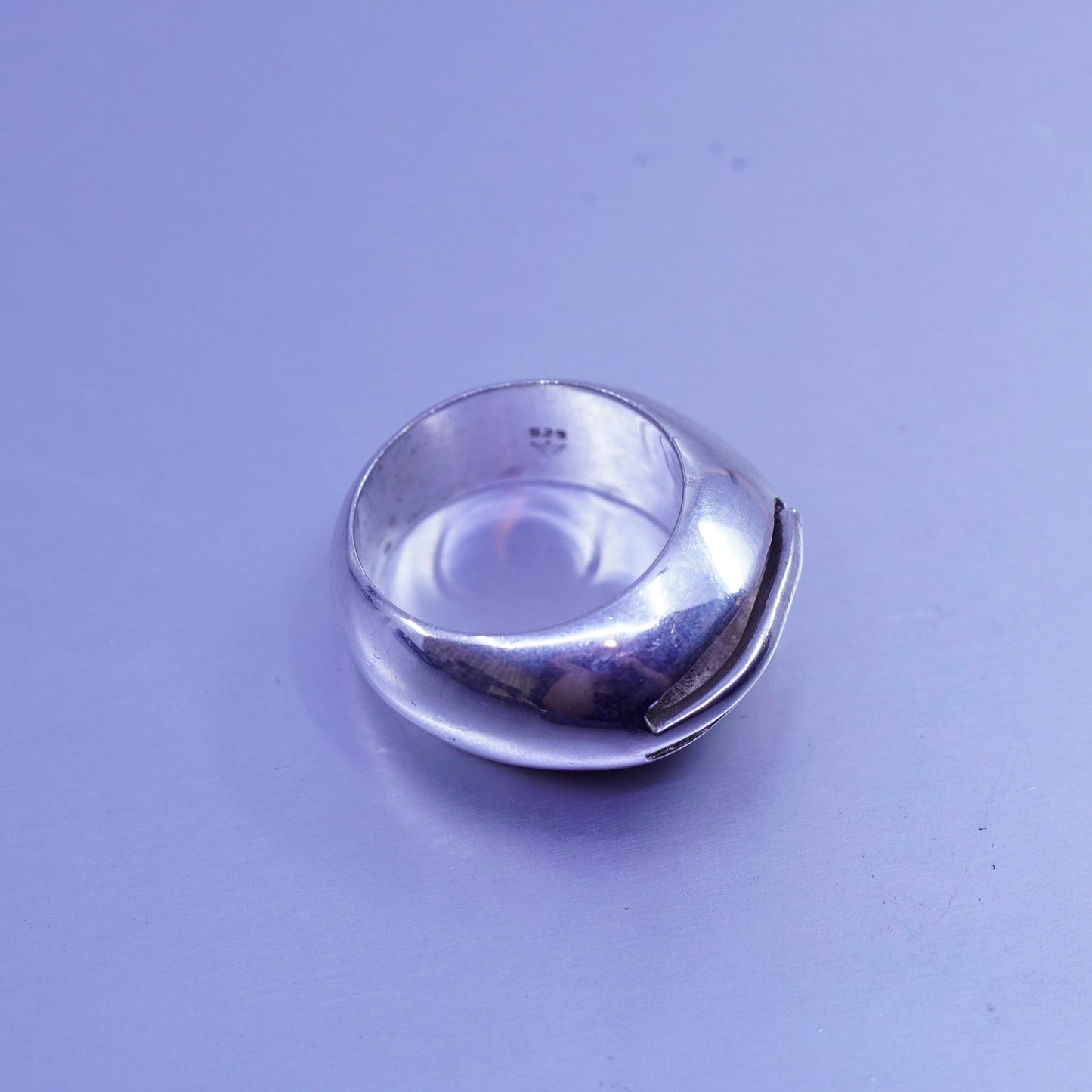 Size 8, vintage southwestern Sterling 925 silver ribbed ring, band