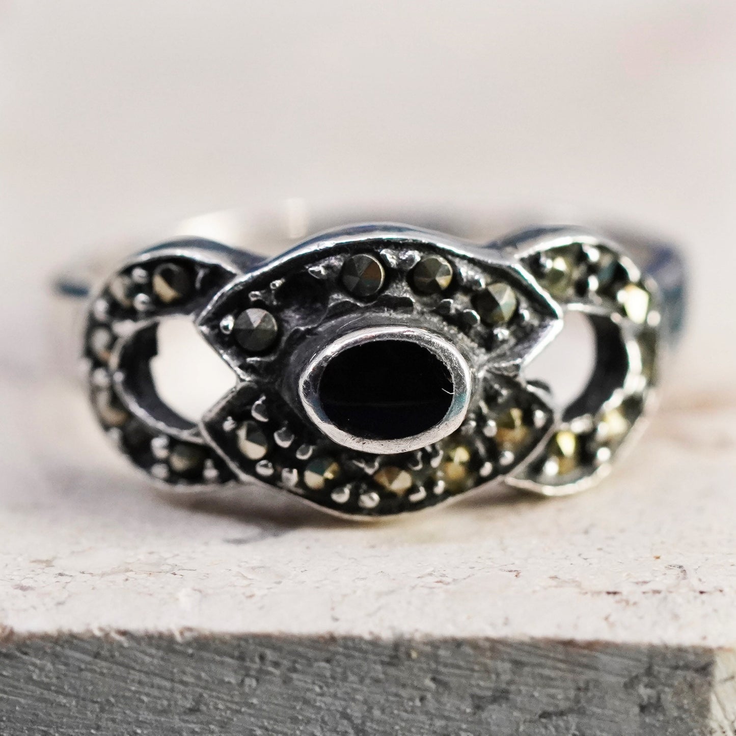 Size 5.5, vtg Sterling 925 silver handmade ring band with black onyx marcasite