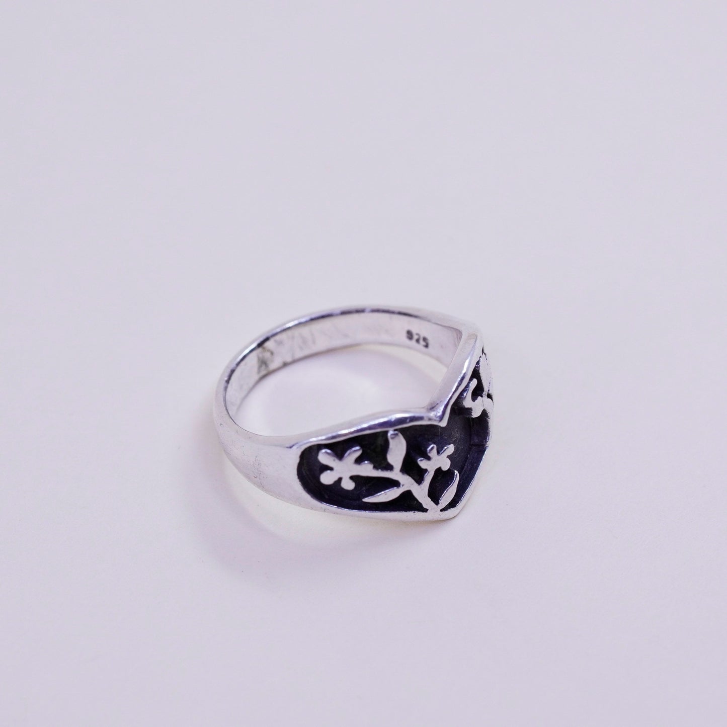 Size 7.25, vintage sterling silver handmade ring, Hopi 925 heart band w/ flower