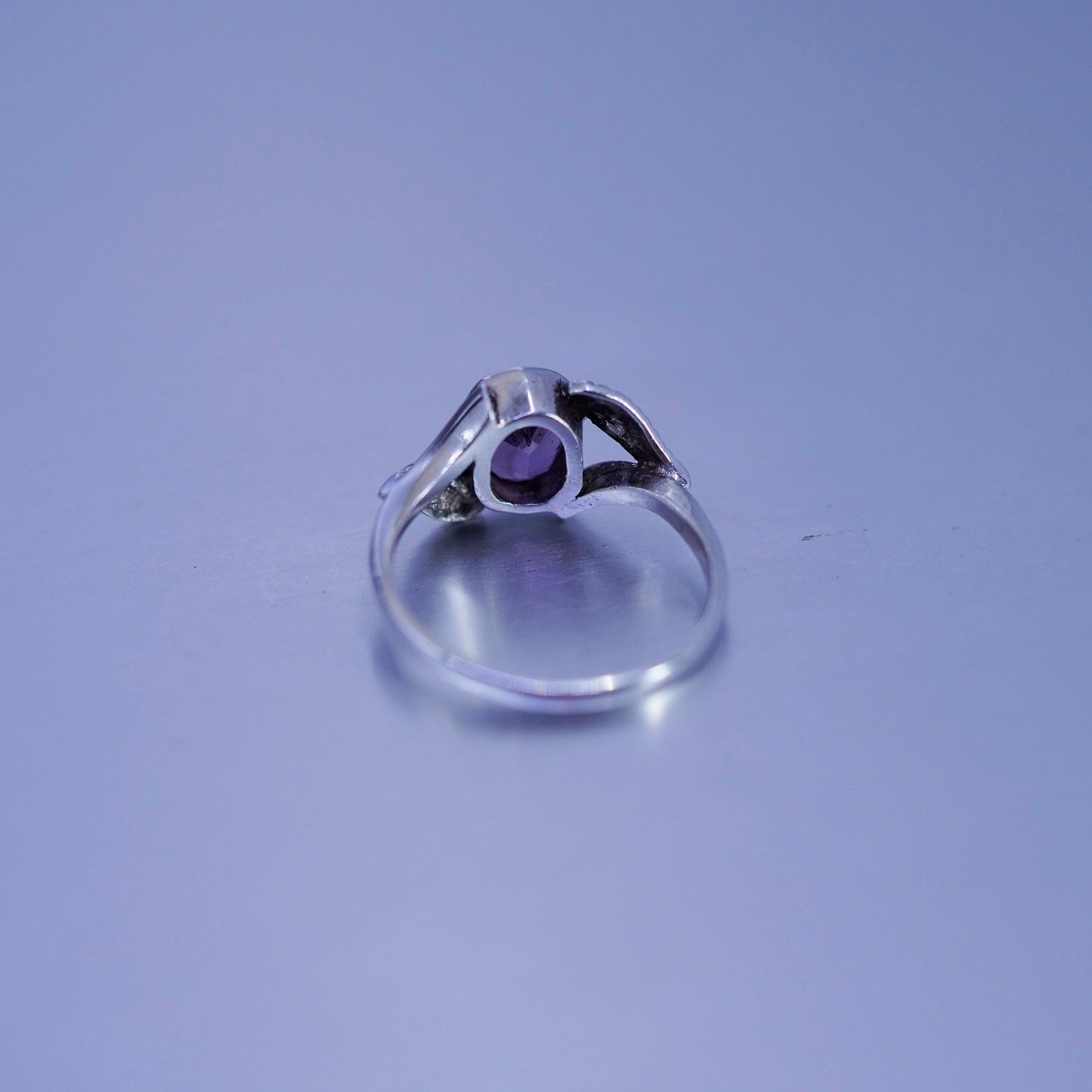 Size 7, vintage Sterling 925 silver handmade ring with amethyst and leaves