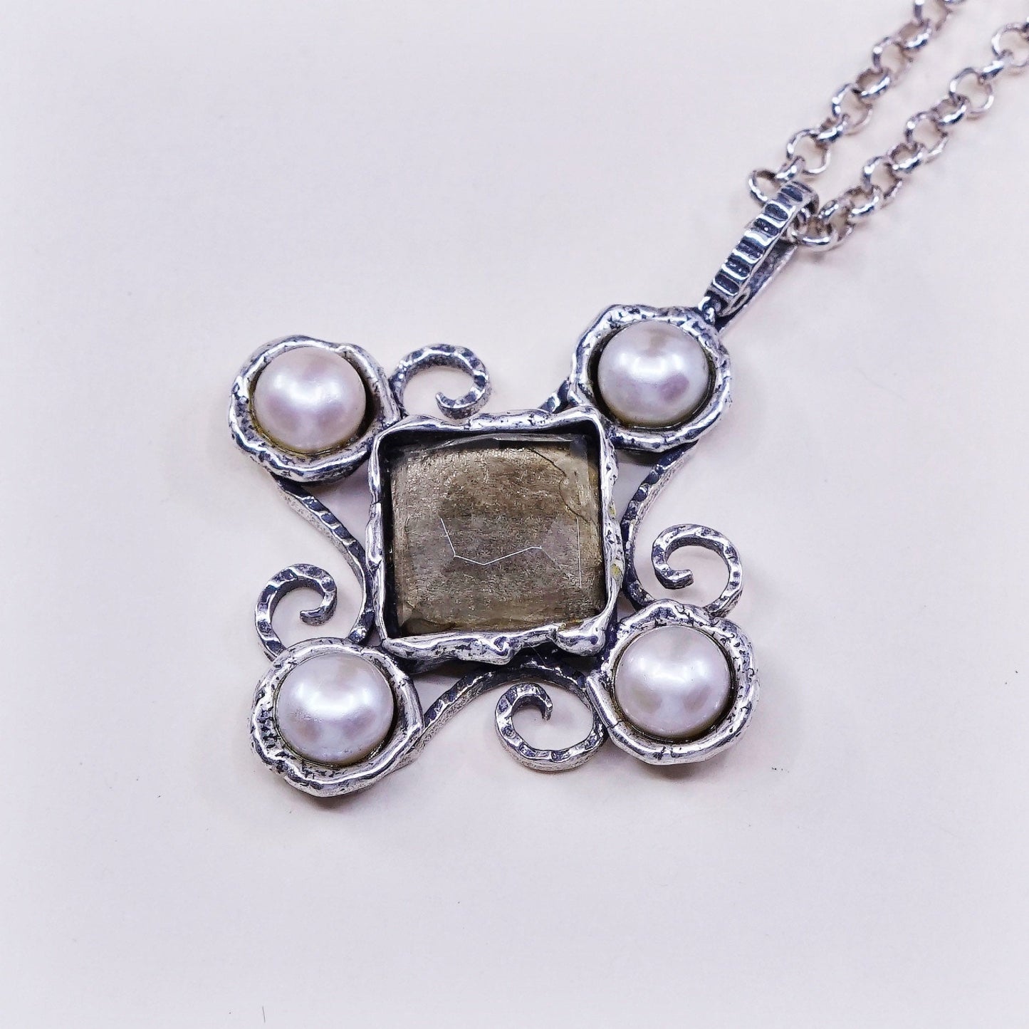 18", Shube Israel sterling silver 925 silver necklace w/ pearl topaz pendant