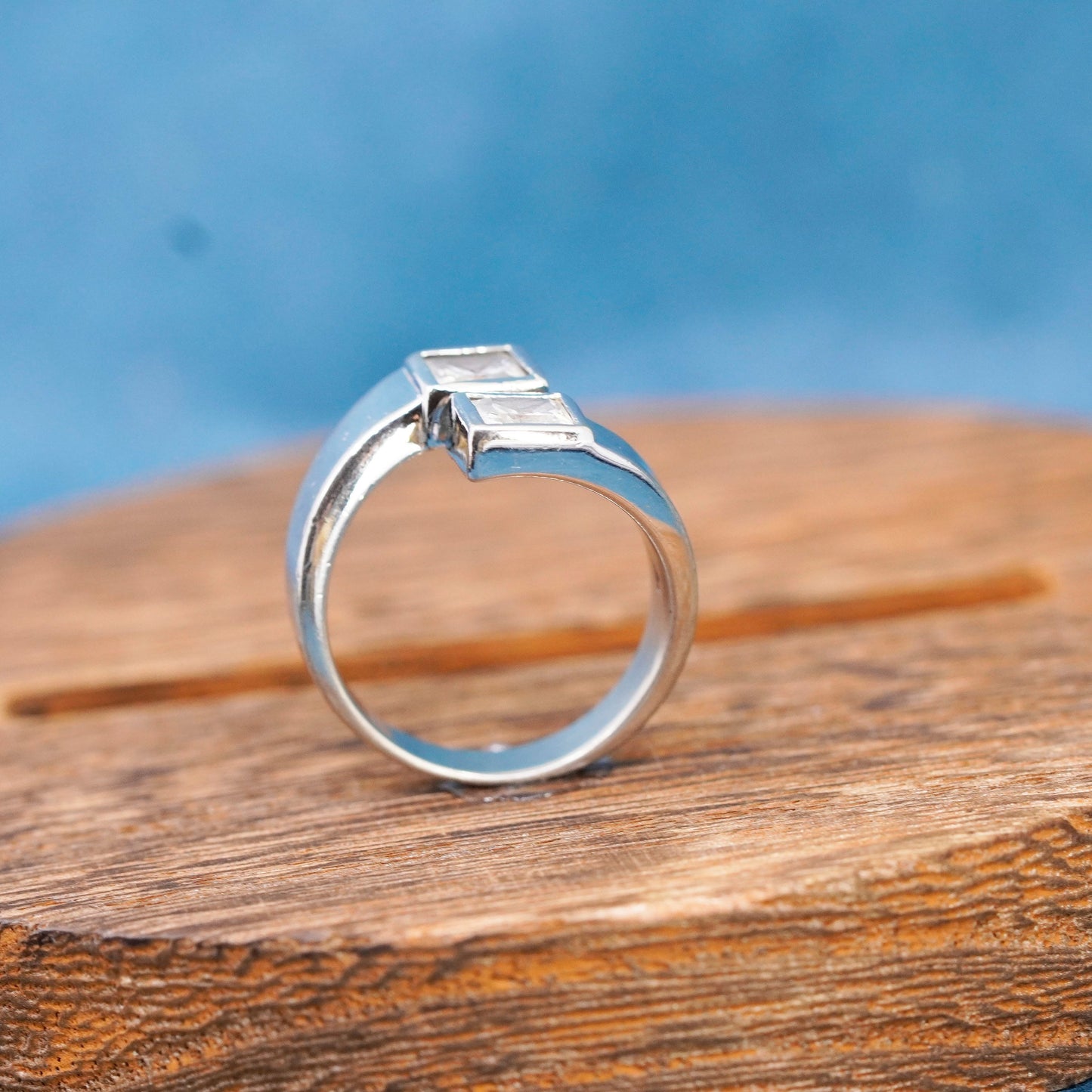 Size 7.25, vintage Sterling 925 silver band ring with square cz details