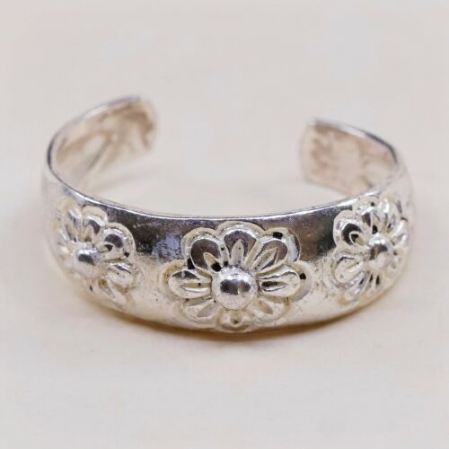 Size 6.5, Vtg Sterling Silver handmade open end Ring. 925 Flower Band