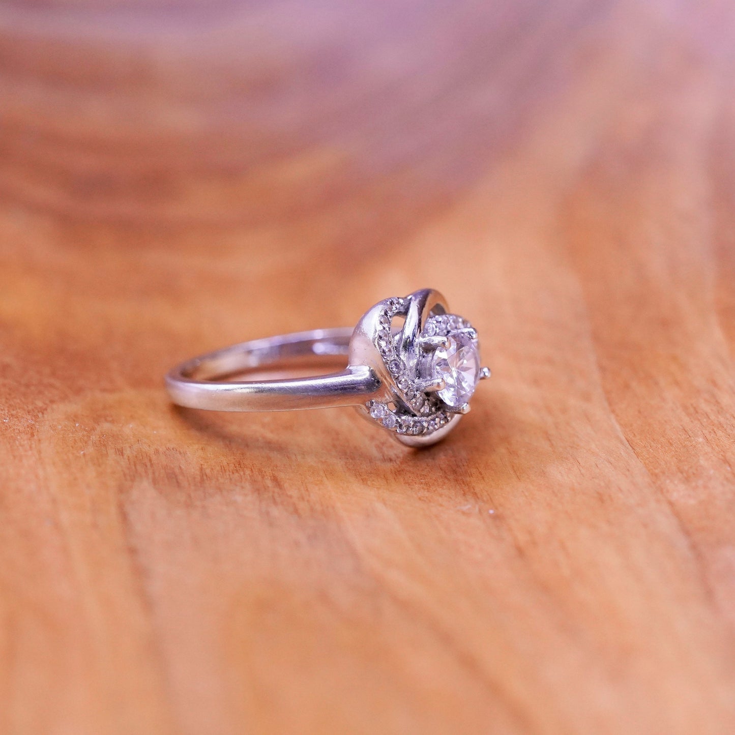 Size 7.25, vintage Sterling silver flower ring, modern 925 flower with Cz